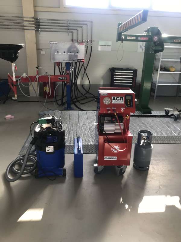 Vyřezávačka skel, deaktivace AirBagů, odsávání klimatizace – Rybany, Slovensko